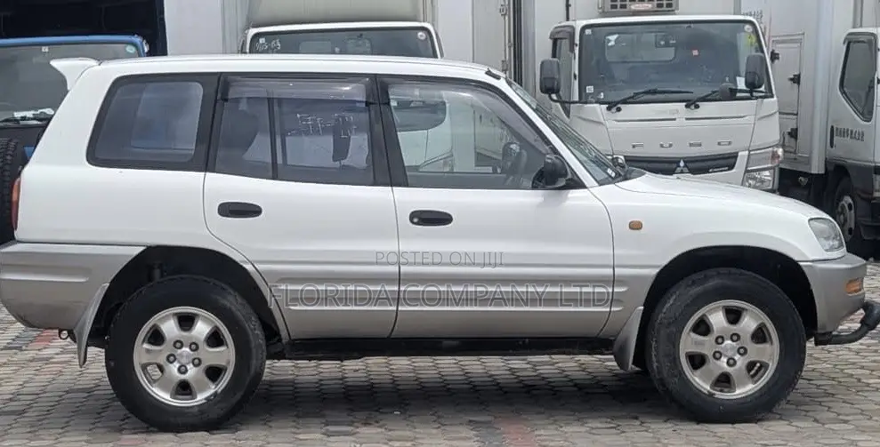 Toyota RAV4 2004 White