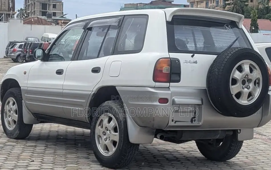 Toyota RAV4 2004 White