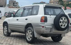 Toyota RAV4 2005 White