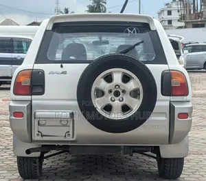 Toyota RAV4 2005 White