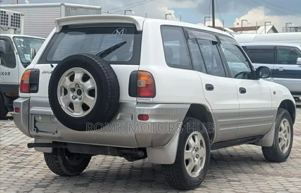 Toyota RAV4 2005 White