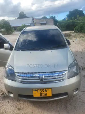 Toyota Raum 2003 Silver