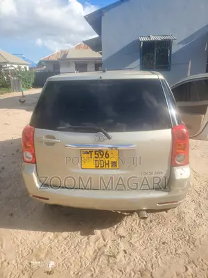 Toyota Raum 2003 Silver