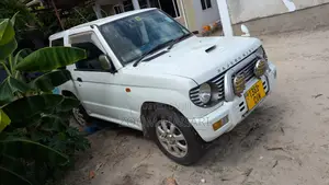Mitsubishi Pajero Junior 1998 White