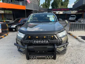 Toyota Hilux 2022 Gray