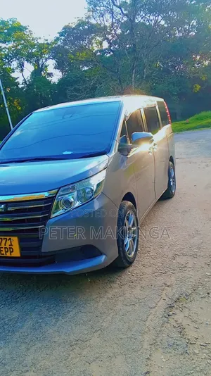 Toyota Noah 2.0 FWD (8 Seater) 2016 Gray