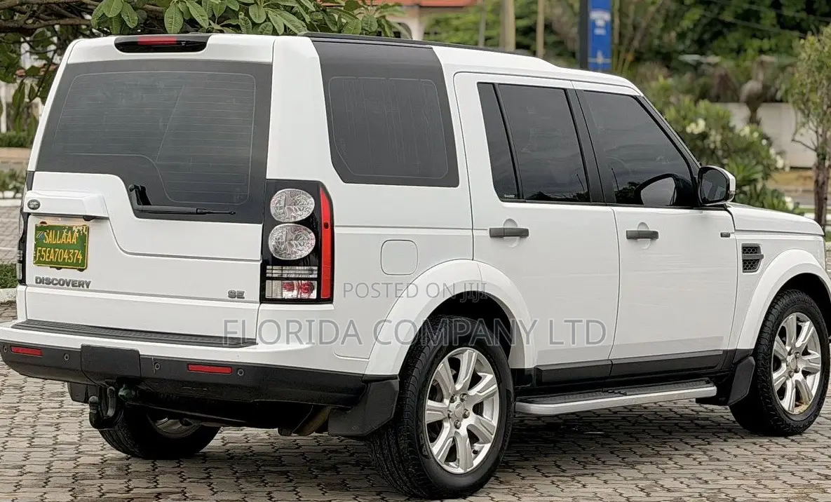 Land Rover Discovery 2014 White