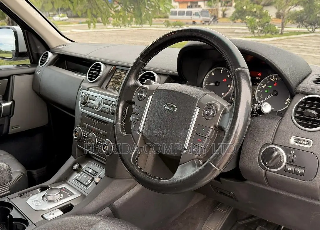 Land Rover Discovery 2014 White
