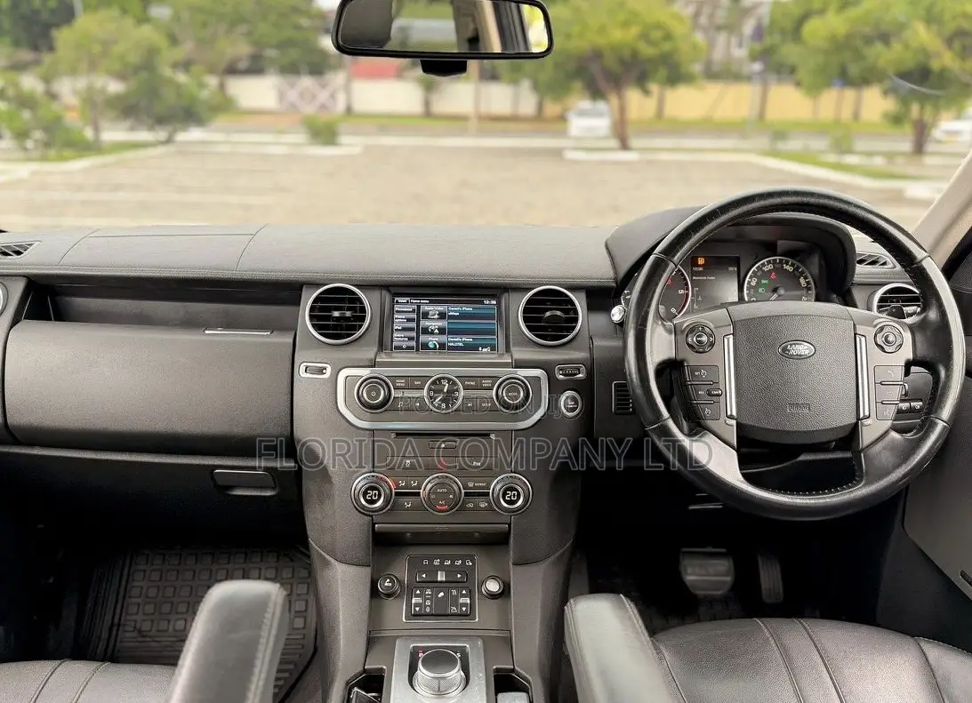 Land Rover Discovery 2014 White
