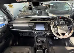 Toyota Hilux 2023 White
