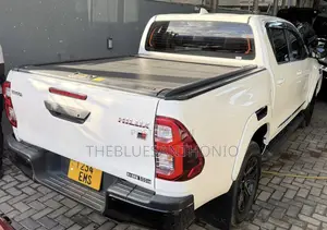 Toyota Hilux 2023 White