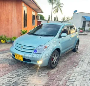 Toyota IST 2003 Silver