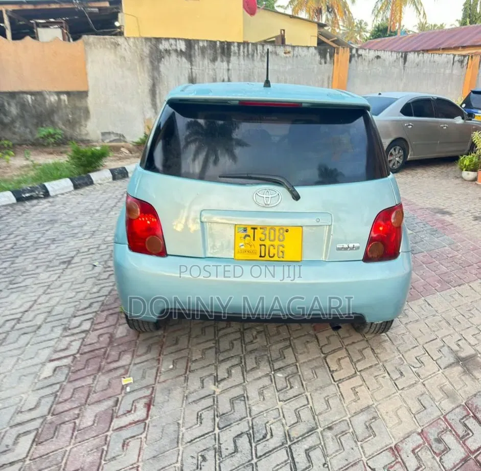 Toyota IST 2003 Silver
