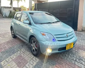 Toyota IST 2003 Silver