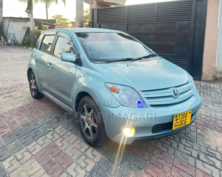 Toyota IST 2003 Silver