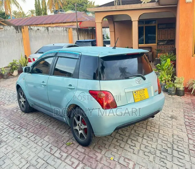Toyota IST 2003 Silver