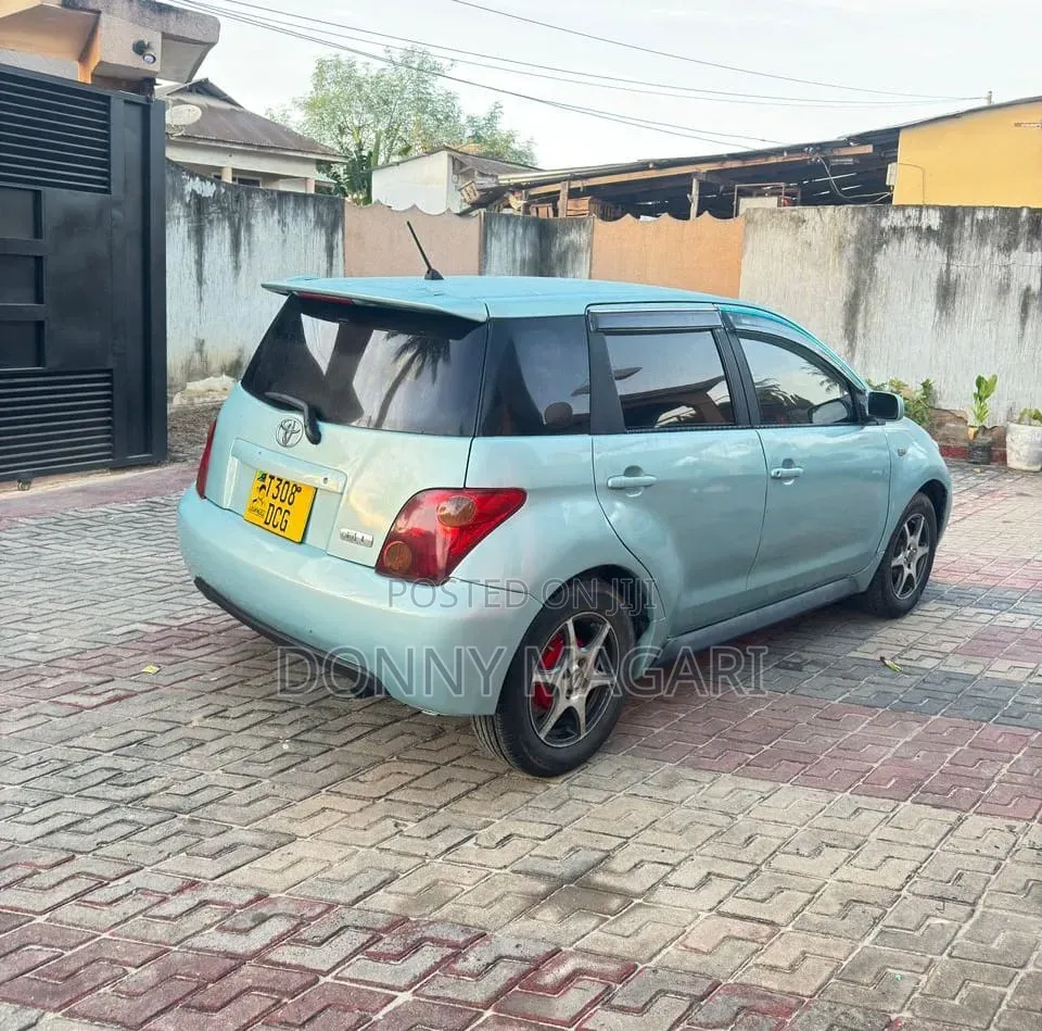 Toyota IST 2003 Silver