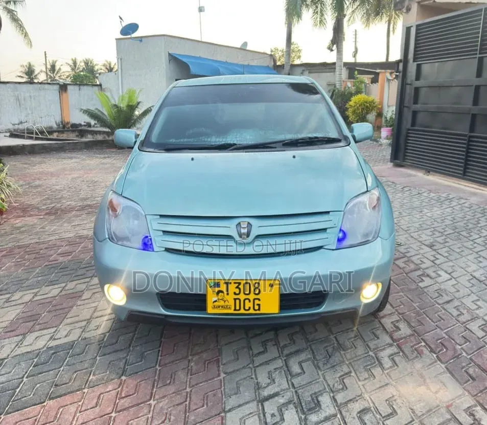 Toyota IST 2003 Silver