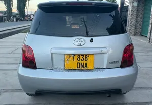 Toyota IST 2004 Silver