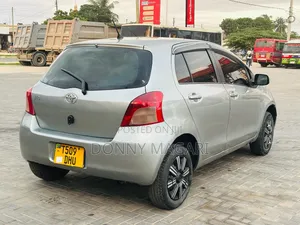 Toyota Vitz 2005 Silver