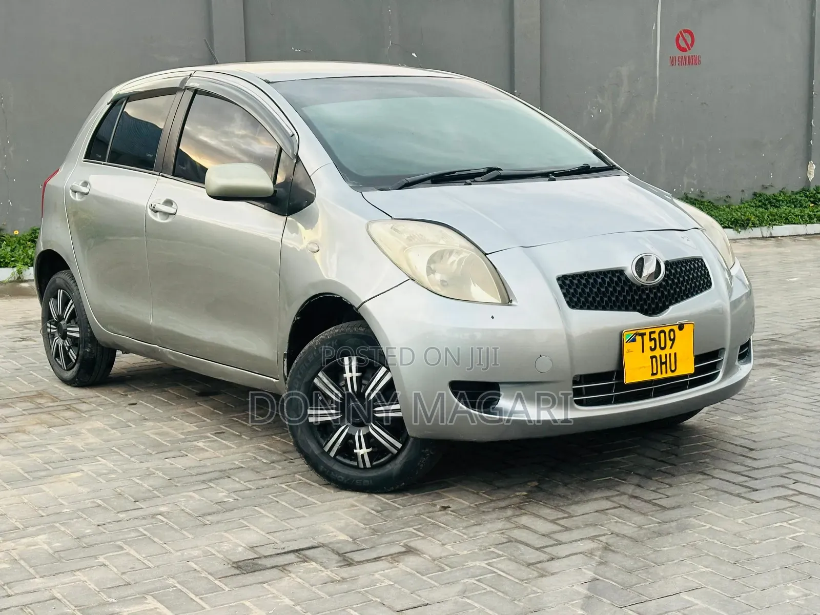 Toyota Vitz 2005 Silver