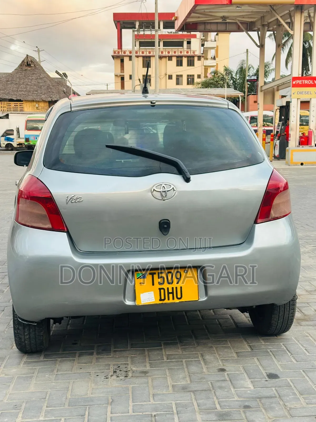 Toyota Vitz 2005 Silver