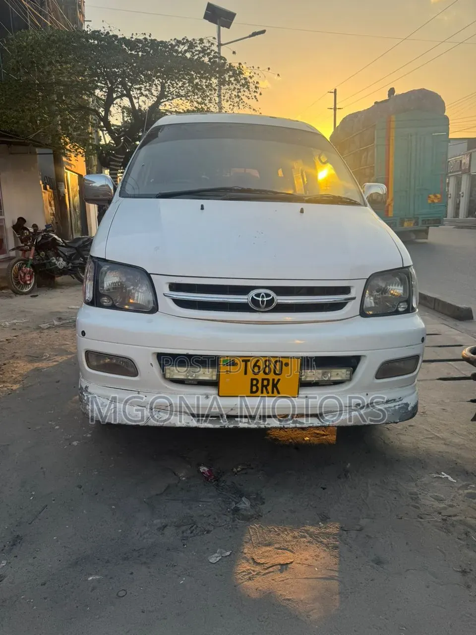 Toyota Noah 2.0 FWD (8 Seater) 2005 White
