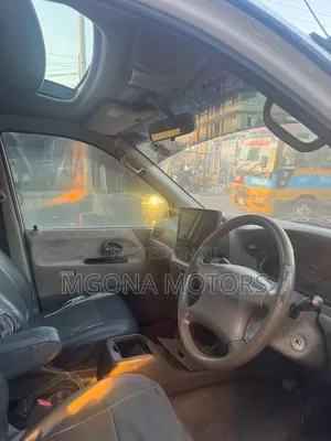 Toyota Noah 2.0 FWD (8 Seater) 2005 White