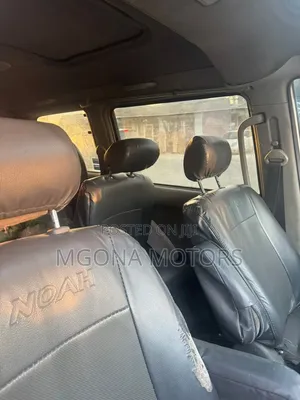 Toyota Noah 2.0 FWD (8 Seater) 2005 White