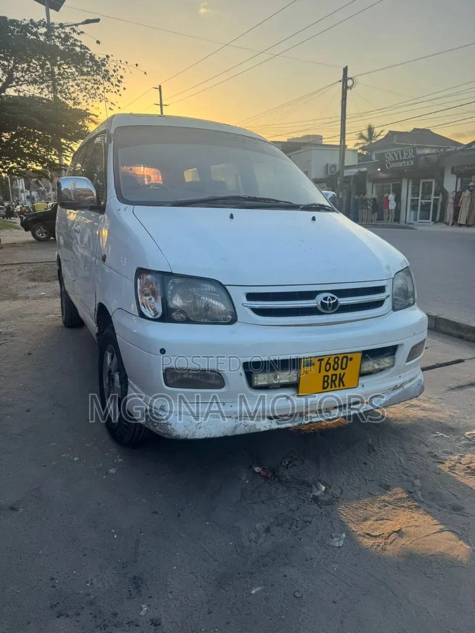 Toyota Noah 2.0 FWD (8 Seater) 2005 White