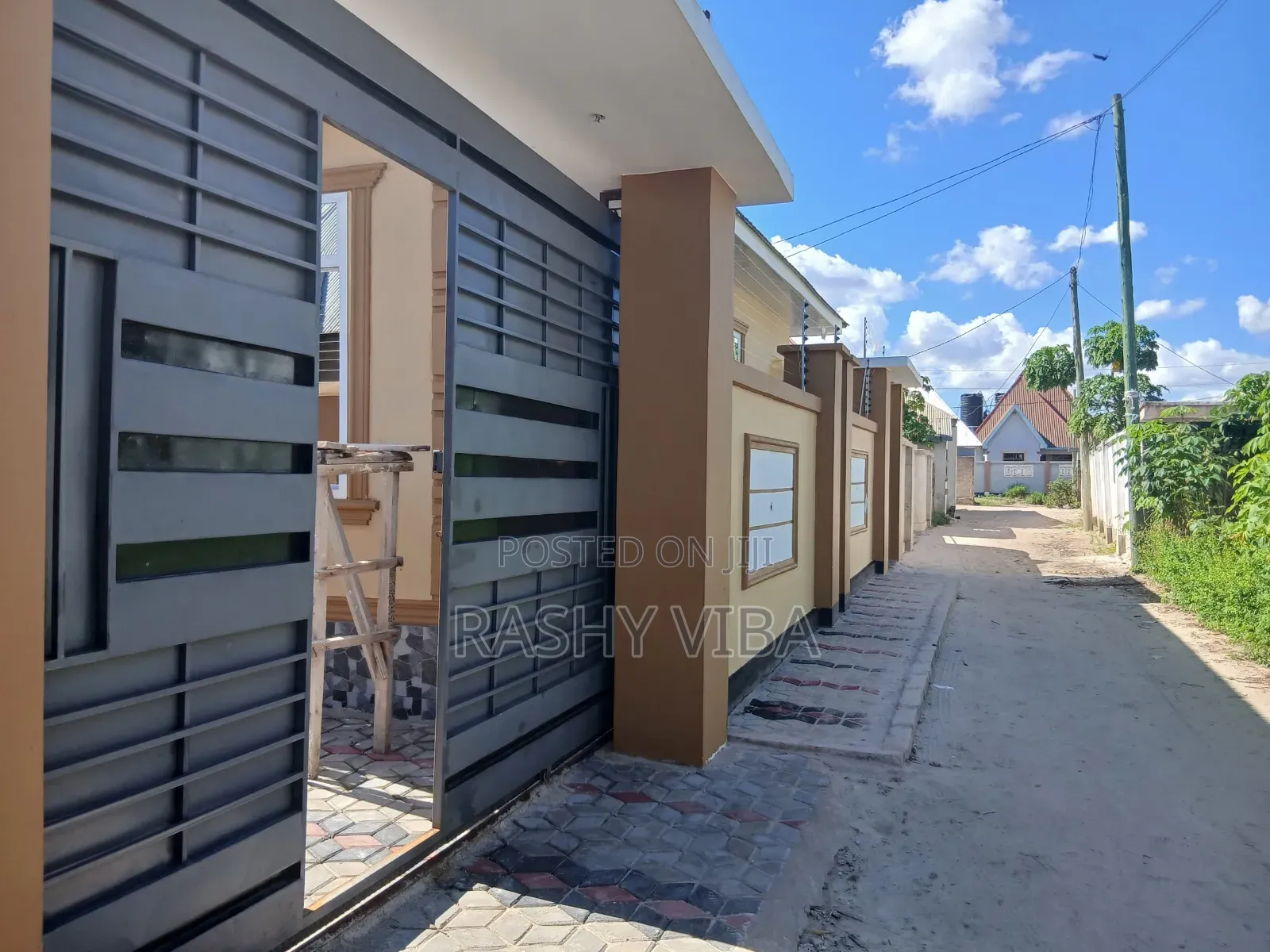 Nyumba Inauzwa,Ipo Chamanz Km 1 Kutoka Barabara Ya Rami,Bei Ni M 100