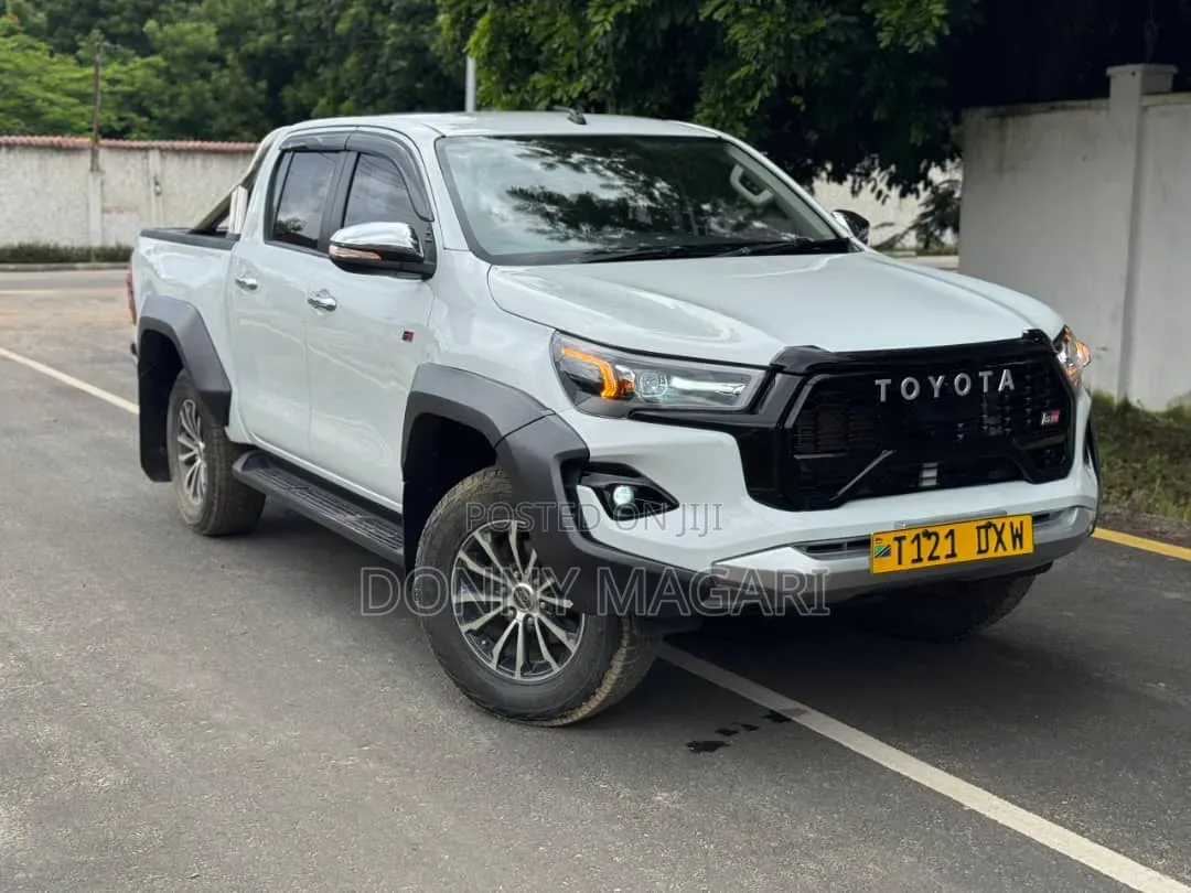 Toyota Hilux 2020 White