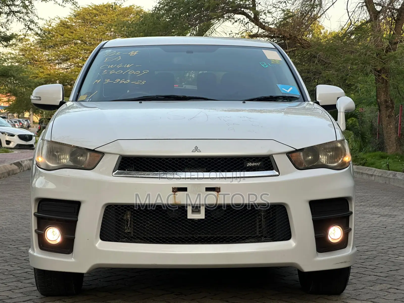 Mitsubishi Outlander 2011 White