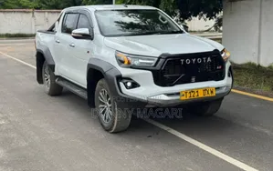 Toyota Hilux 2020 White