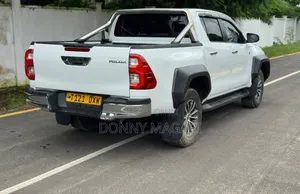 Toyota Hilux 2020 White