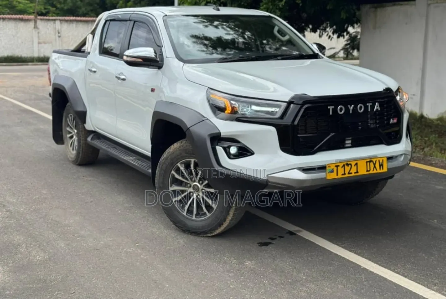Toyota Hilux 2020 White