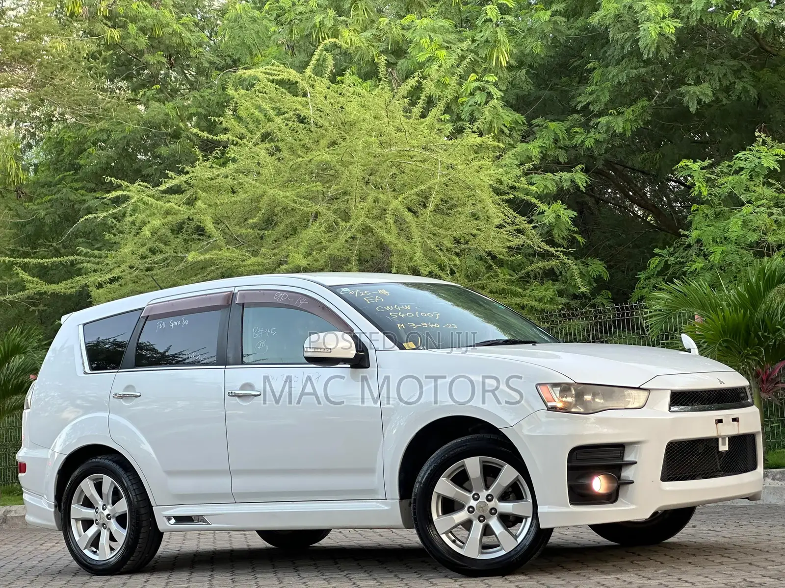 Mitsubishi Outlander 2011 White