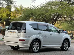 Mitsubishi Outlander 2011 White
