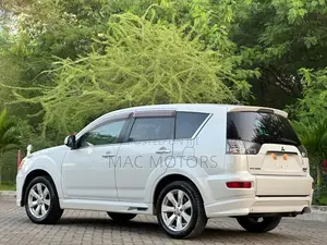 Mitsubishi Outlander 2011 White