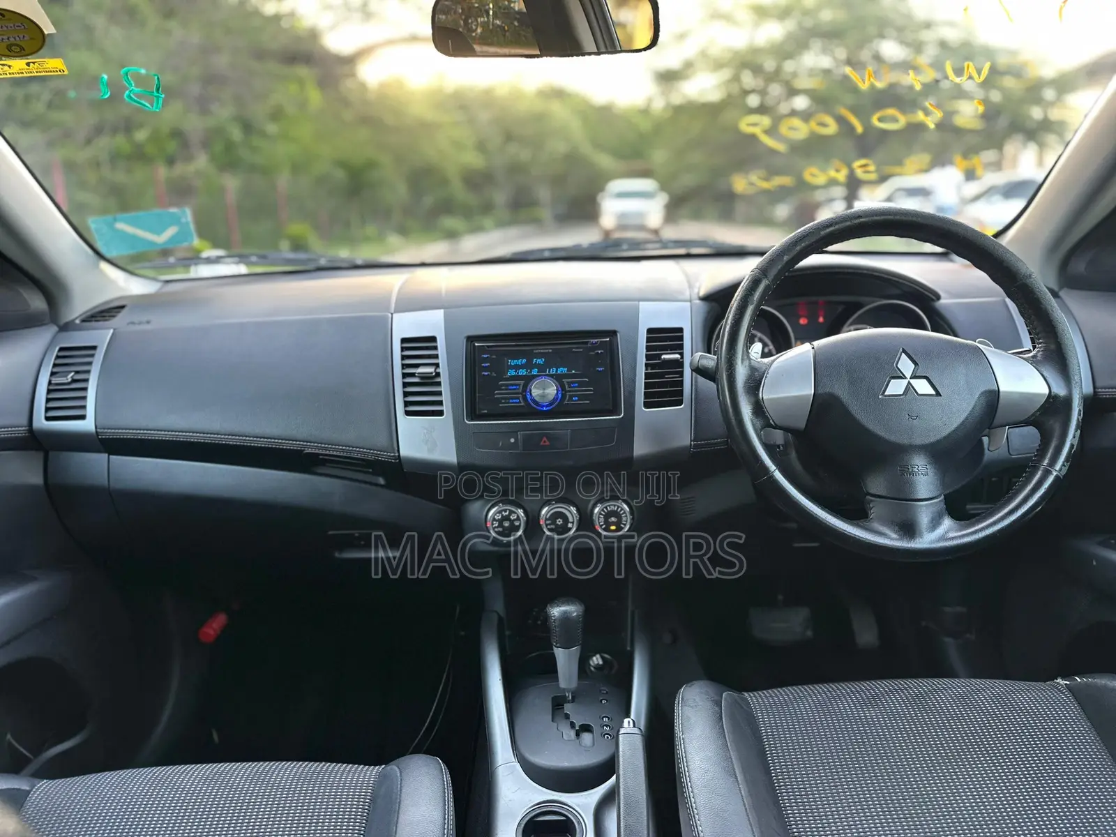 Mitsubishi Outlander 2011 White