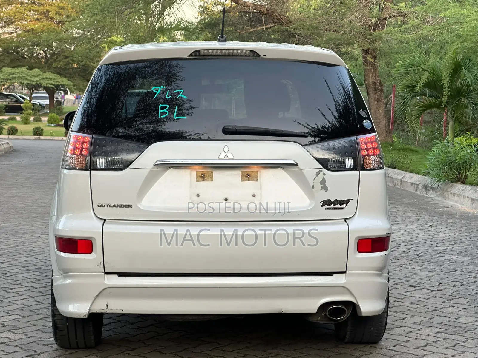 Mitsubishi Outlander 2011 White