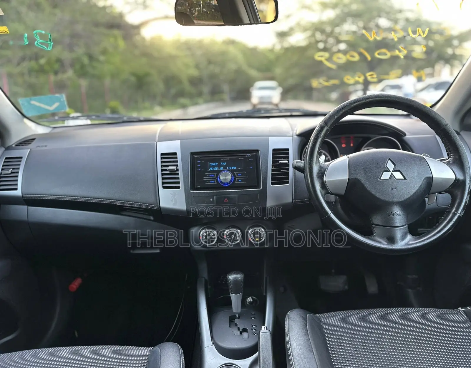 Mitsubishi Outlander 2011 White