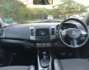 Mitsubishi Outlander 2011 White