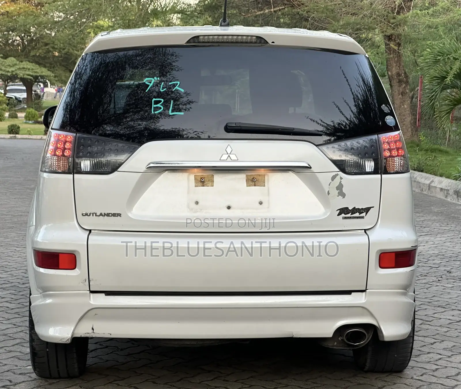 Mitsubishi Outlander 2011 White