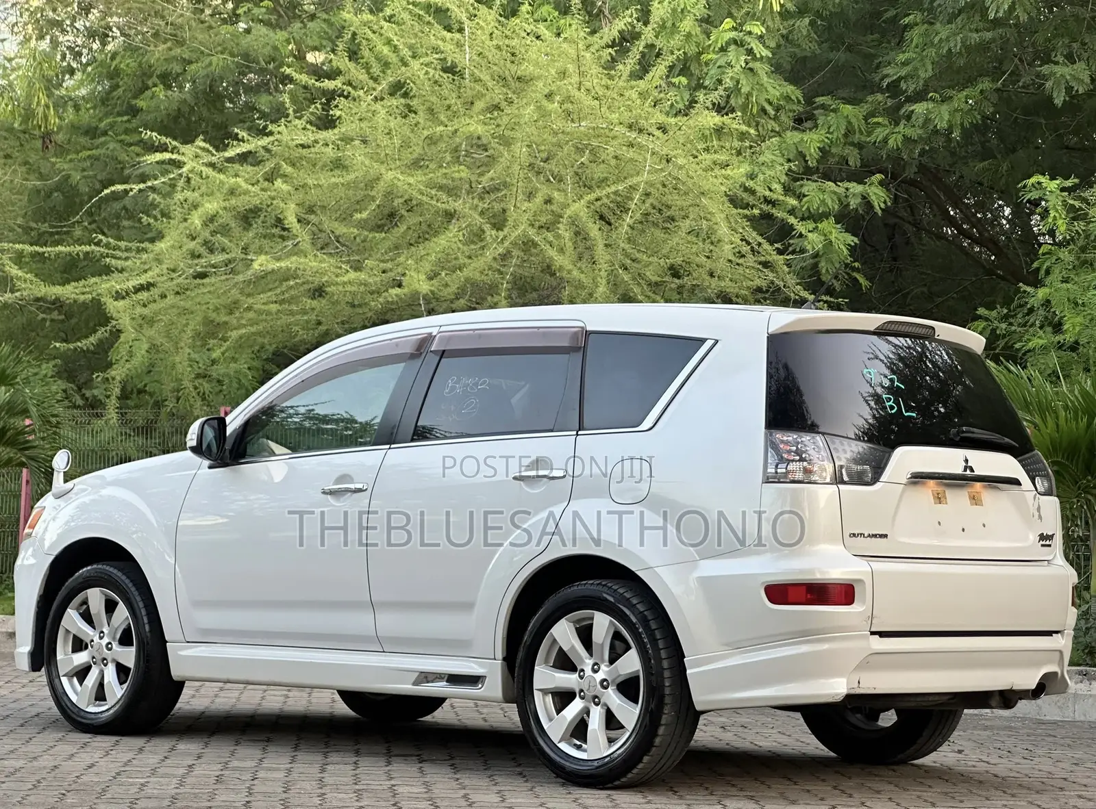 Mitsubishi Outlander 2011 White
