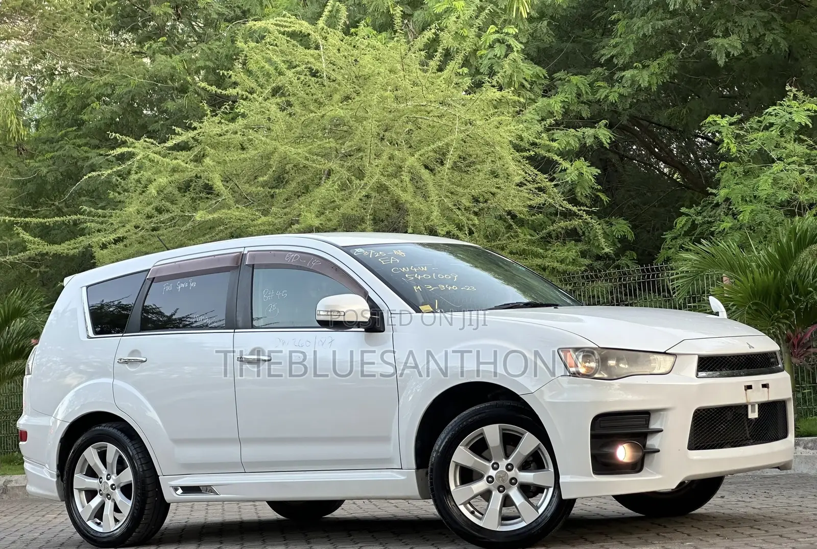 Mitsubishi Outlander 2011 White