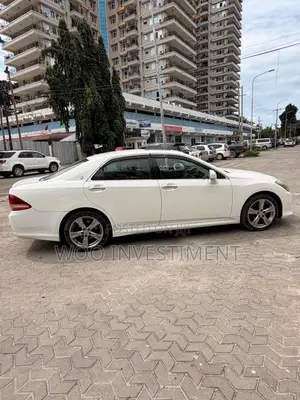 Toyota Crown 2009 White
