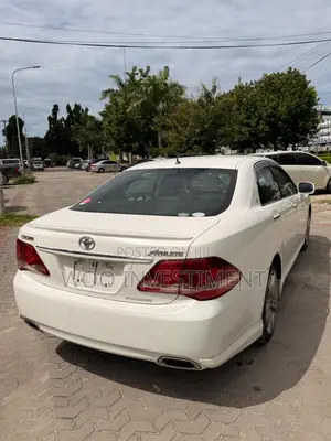 Toyota Crown 2009 White