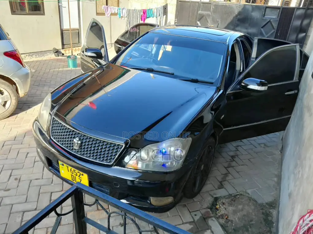 Toyota Crown 2004 Black