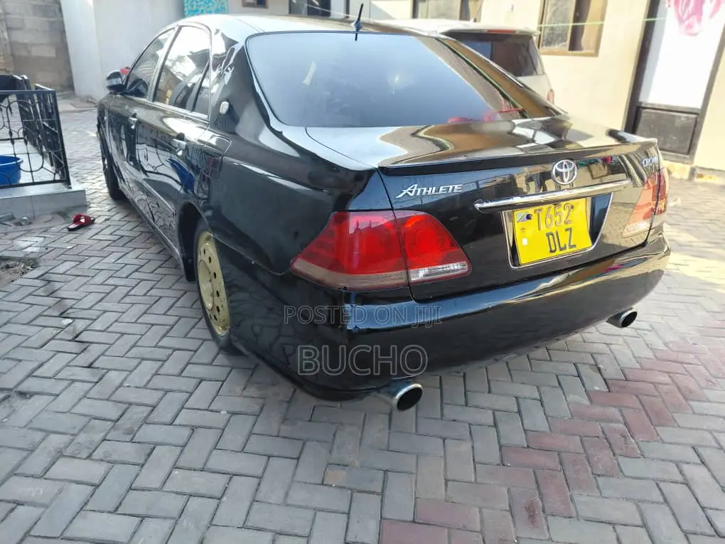 Toyota Crown 2004 Black